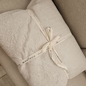 Luxe Habitat King Cream Quilt And Pillow Set